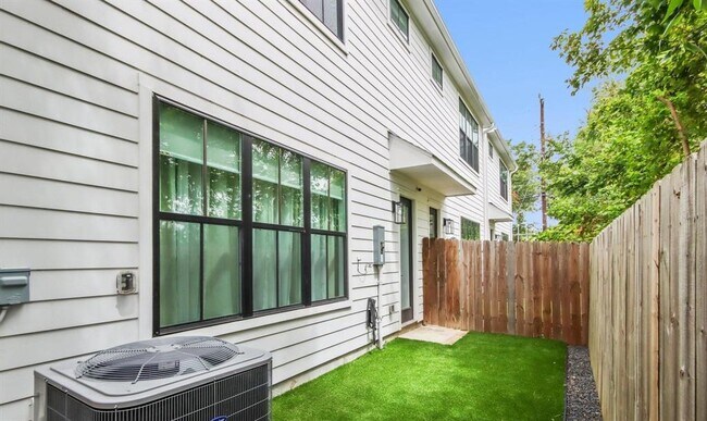 Building Photo - 6424 Highland Pine Ln