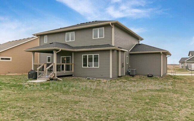 Building Photo - 760 NE Traverse Dr