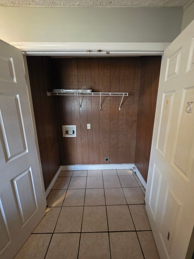 Building Photo - SPECIAL: 1st months rent FREE if lease is signed in December: 2 Bedroom 1 Bath House with storage...