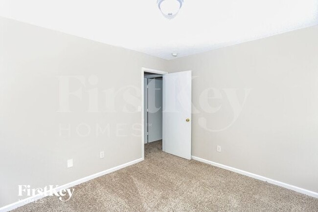 Building Photo - 2077 Chapel Creek Rd