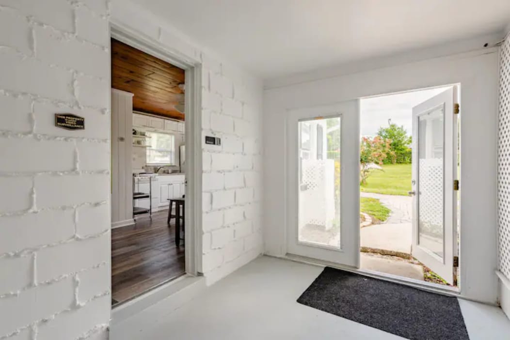 Private enclosed patio - 1120 Orange Ave