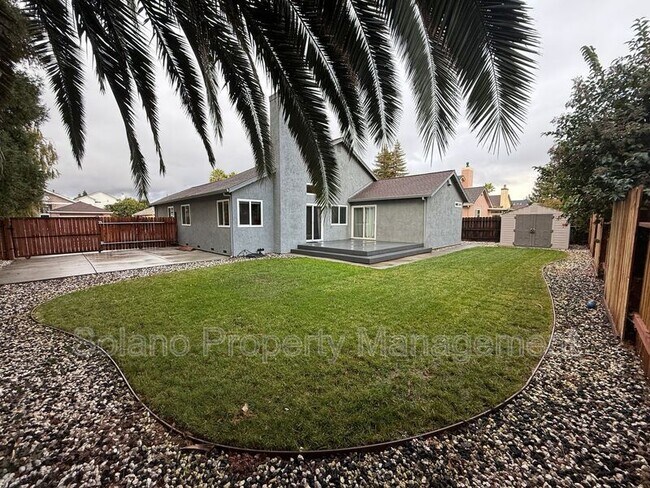 Building Photo - 921 Hickory Ave