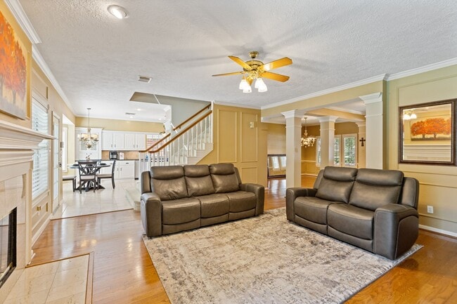 Building Photo - 7435 River Garden Dr
