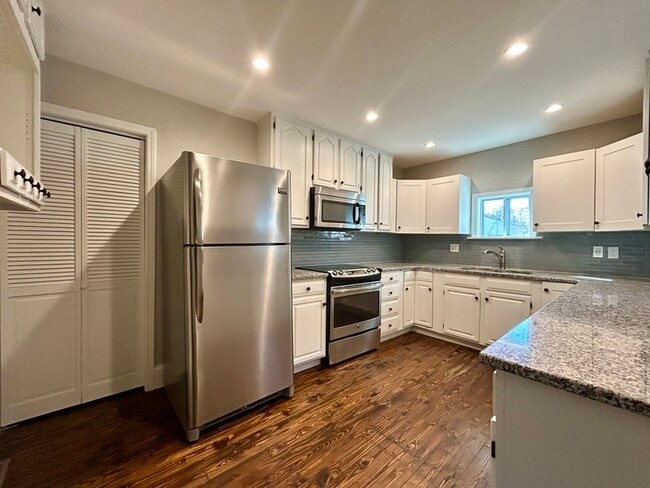 Building Photo - 217 Skyland Ave