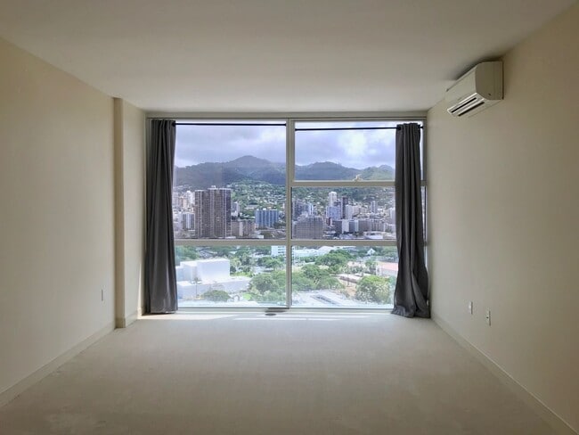 Building Photo - Convenient Kakaako living! 1/1/1