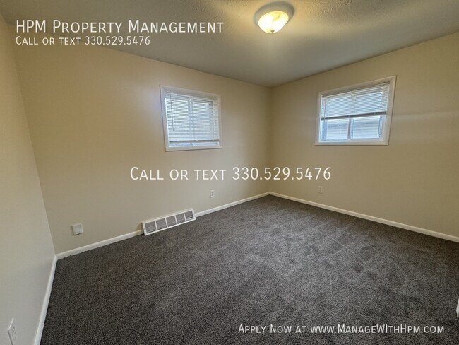 Building Photo - 1325 Vermont Pl NE