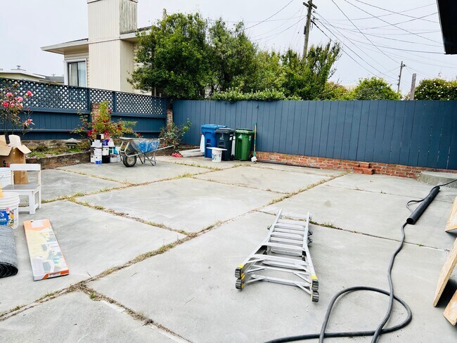 Building Photo - 2 Maywood Ave