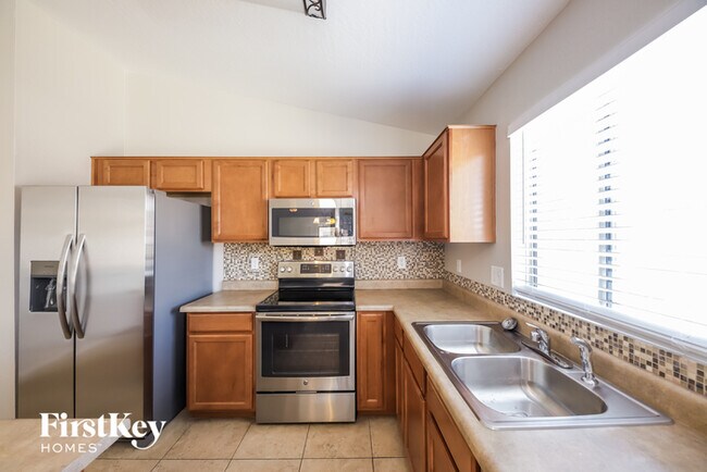 Building Photo - 10634 W Pima St