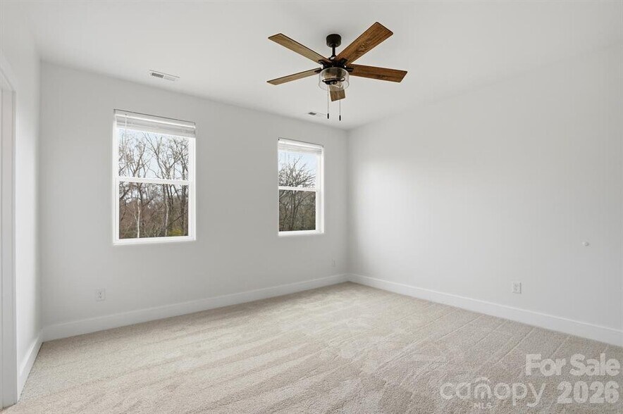 Building Photo - 102 Snyder Ct NE