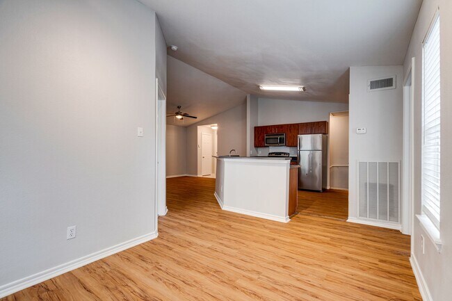 Building Photo - Pointe  360 222 - Go West - 2222 / 360 - Hill Country Paradise - 2bd / 2ba - Garage  - Pool - Nat...