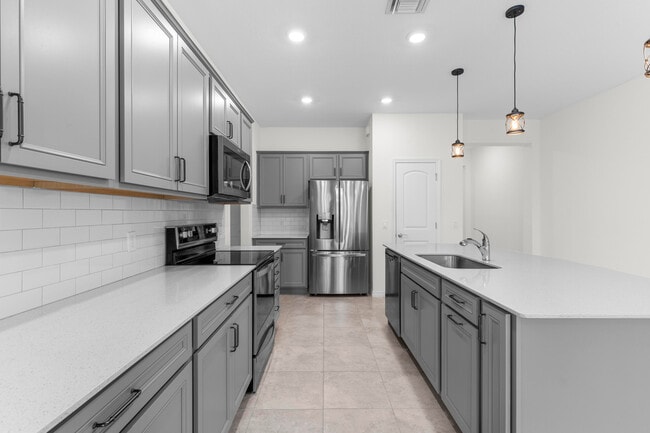 Building Photo - 8612 Escue St