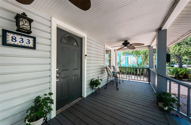 Building Photo - 833 1st St NE