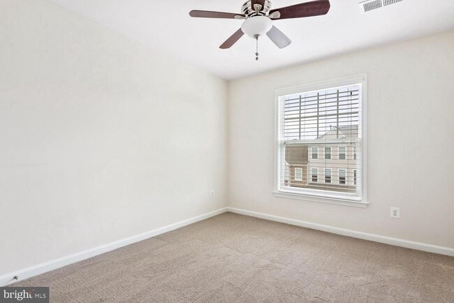 Building Photo - 41833 Diabase Square