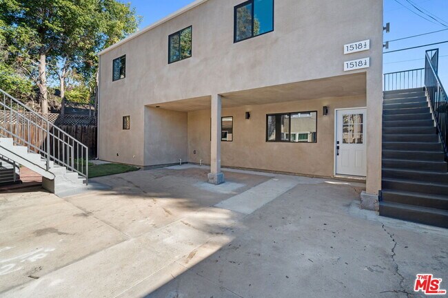 Building Photo - 1518 1/4 Stearns Dr