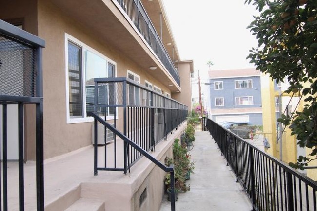 Primary Photo - 1 bedroom in Los Angeles CA 90027