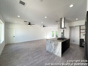 Building Photo - 2615 S Flores St