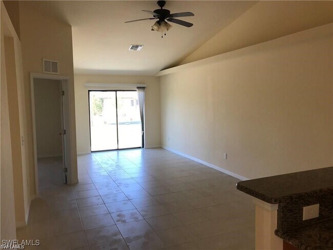 Primary Photo - 1020 SE 24th Ave