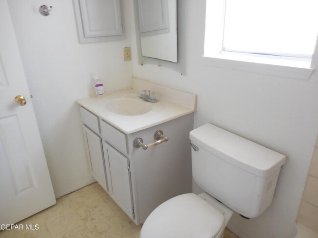 Building Photo - 5804 River Hollow Ct