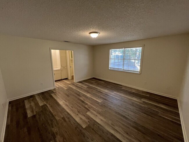 Building Photo - Newly renovated Single-Family Home in Shenandoah Estates Subdivision!