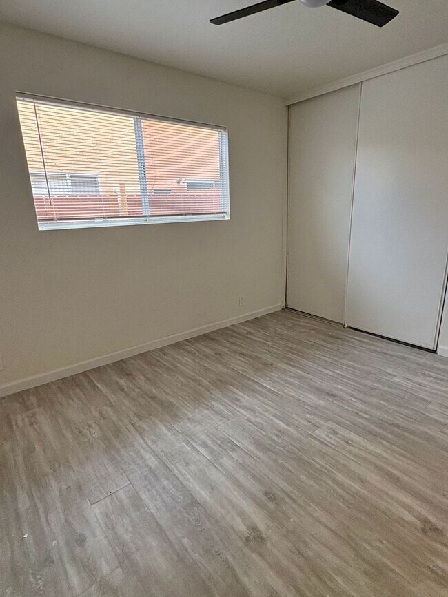 Building Photo - 1951 N Ventura Rd