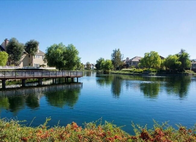 Building Photo - Refined Living in the Heart of Valencia