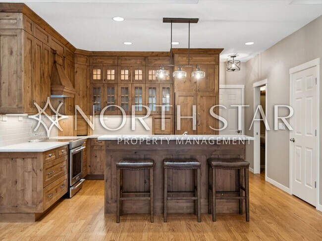 Building Photo - First Addition Townhome in Prime Location