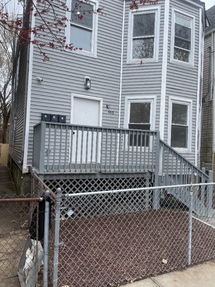 Building Photo - 466 Avon Ave