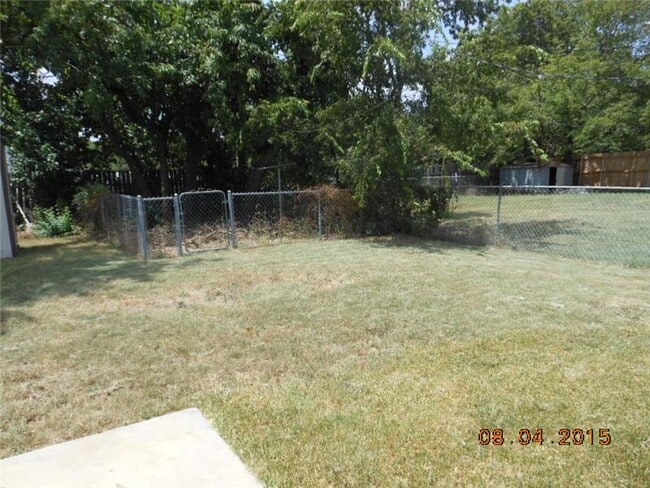 Building Photo - 1005 Cedar Dr