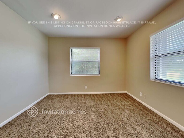 Building Photo - 7700 W Lake Dr