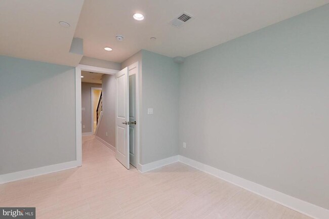 Building Photo - 511 N Paxon St