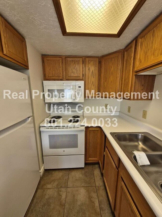 Building Photo - 747 Hanover Dr