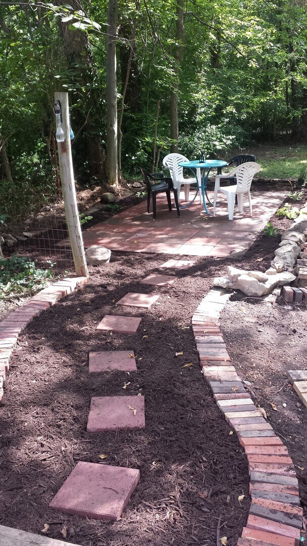 Building Photo - 4 Bedroom House, close to downtown and 3 3 campus's