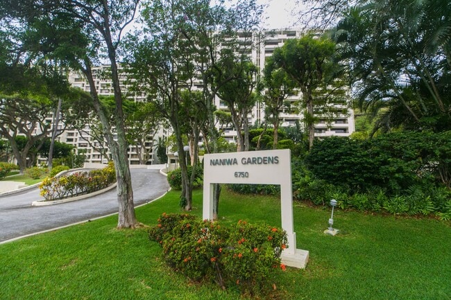 Building Photo - Naniwa Gardens - 1 bdrm/1 bath/1 covered p...