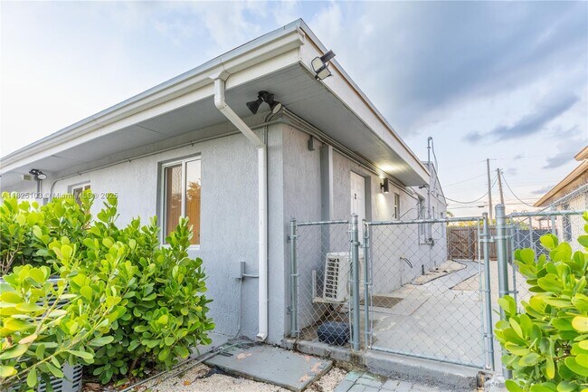 Building Photo - 1836 NW 16th Terrace