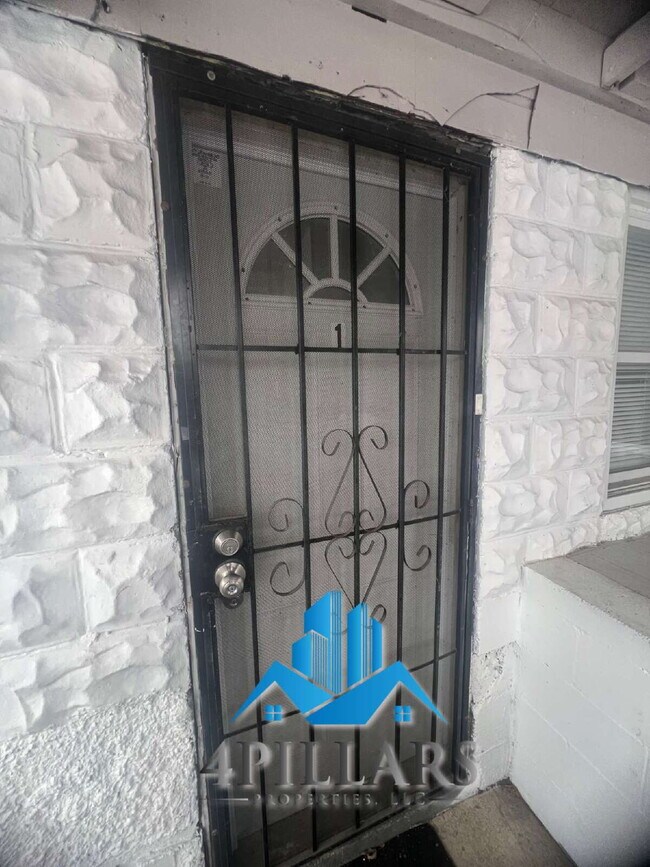 Building Photo - "Cozy 1-Bedroom Duplex Gem on Sohl Avenue - Plenty of Comfort!"