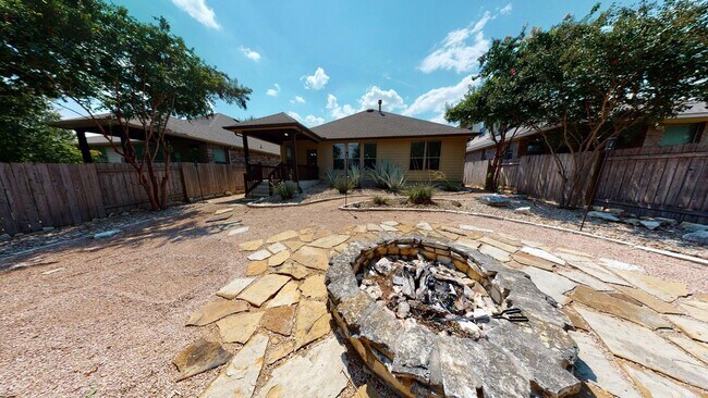 Building Photo - 301 Highland Horizon