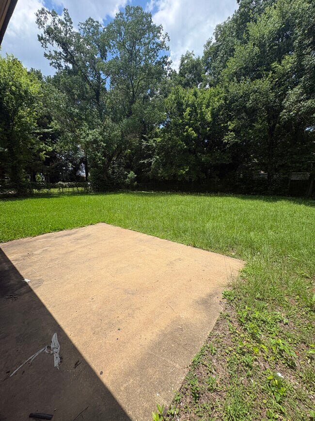Building Photo - 321 Sultan Ct