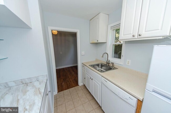 Building Photo - 908 S Highland St