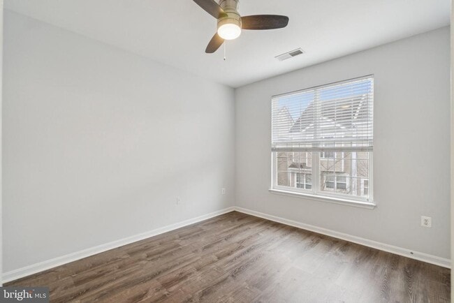 Building Photo - 5611 Hartfield Ave