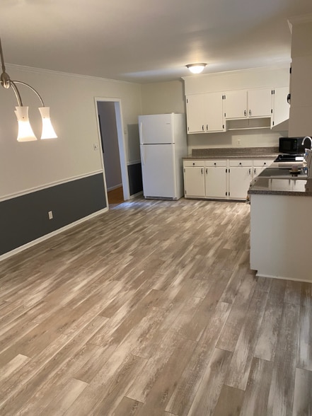 Building Photo - 416 E Rowan St