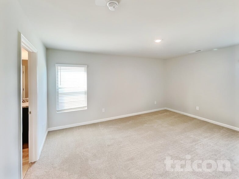 Building Photo - 930 Equine Dr