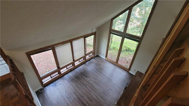 Building Photo - 4621 Kings Crossing Dr NE