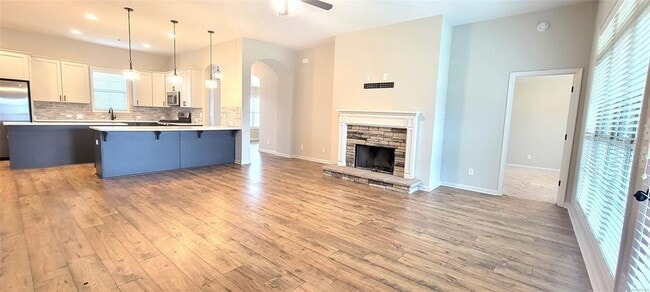 Building Photo - 844 Hedgefield Way