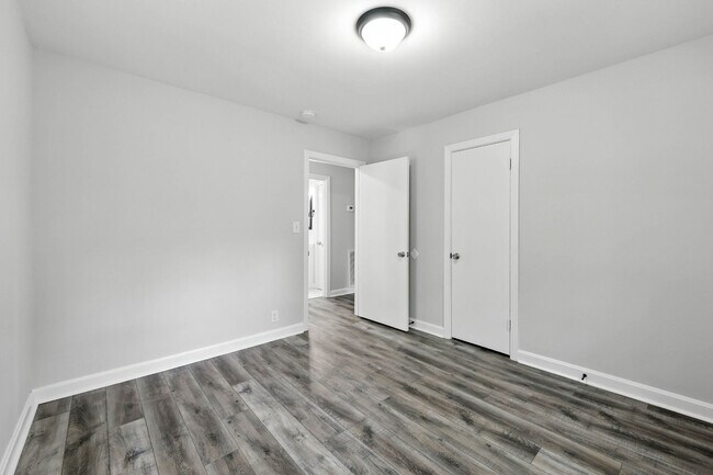 Building Photo - 3 Bedroom Pet Friendly Home For Rent Near Downtown Clarksville