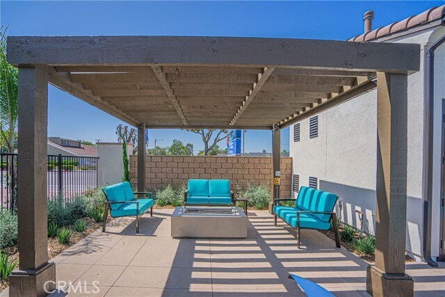 Building Photo - 2317 W Broadway