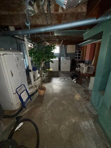 Building Photo - 2211 W Butler St