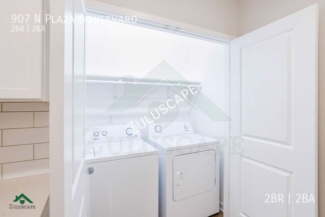 Building Photo - 907 North Plaza Drive