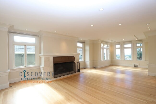 Building Photo - Traditional Six Bedroom Home with Exceptional SF Bay Views with In Law Unit