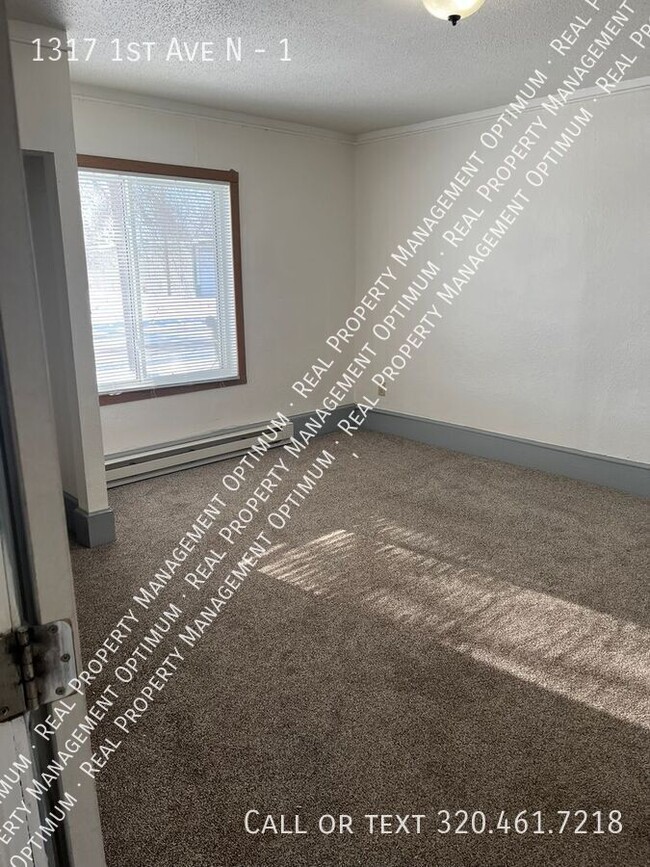 Building Photo - 2 Bedroom 1 Bath in Duplex Fargo ND Availa...