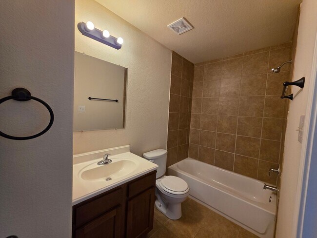 Building Photo - Town home for rent